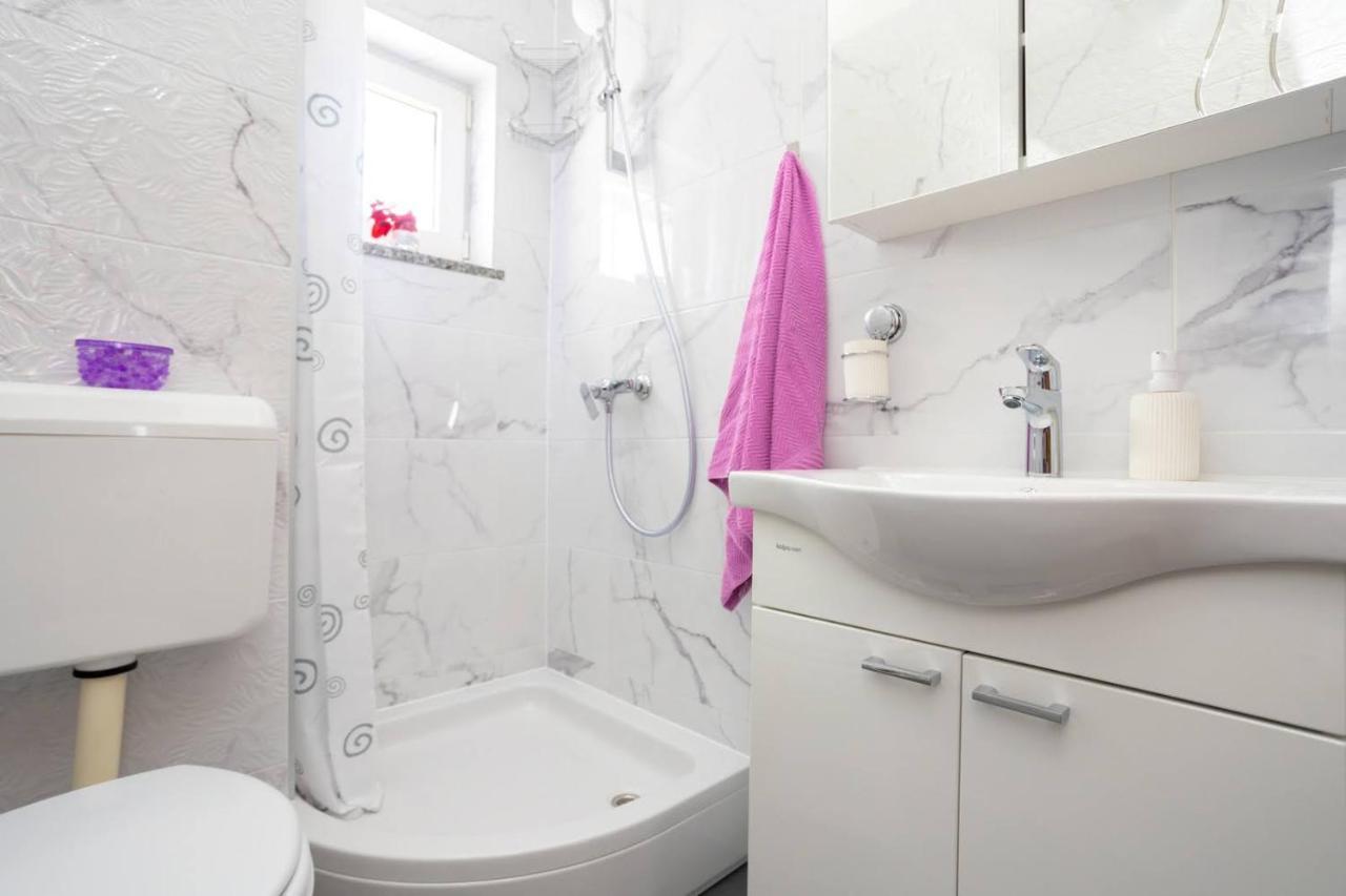 Apartman Luni Sa Bazenom - Malinska, Sveti Anton Sveti Anton  Kültér fotó