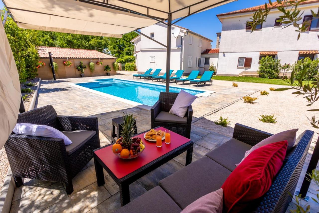 Apartman Luni Sa Bazenom - Malinska, Sveti Anton Sveti Anton  Kültér fotó