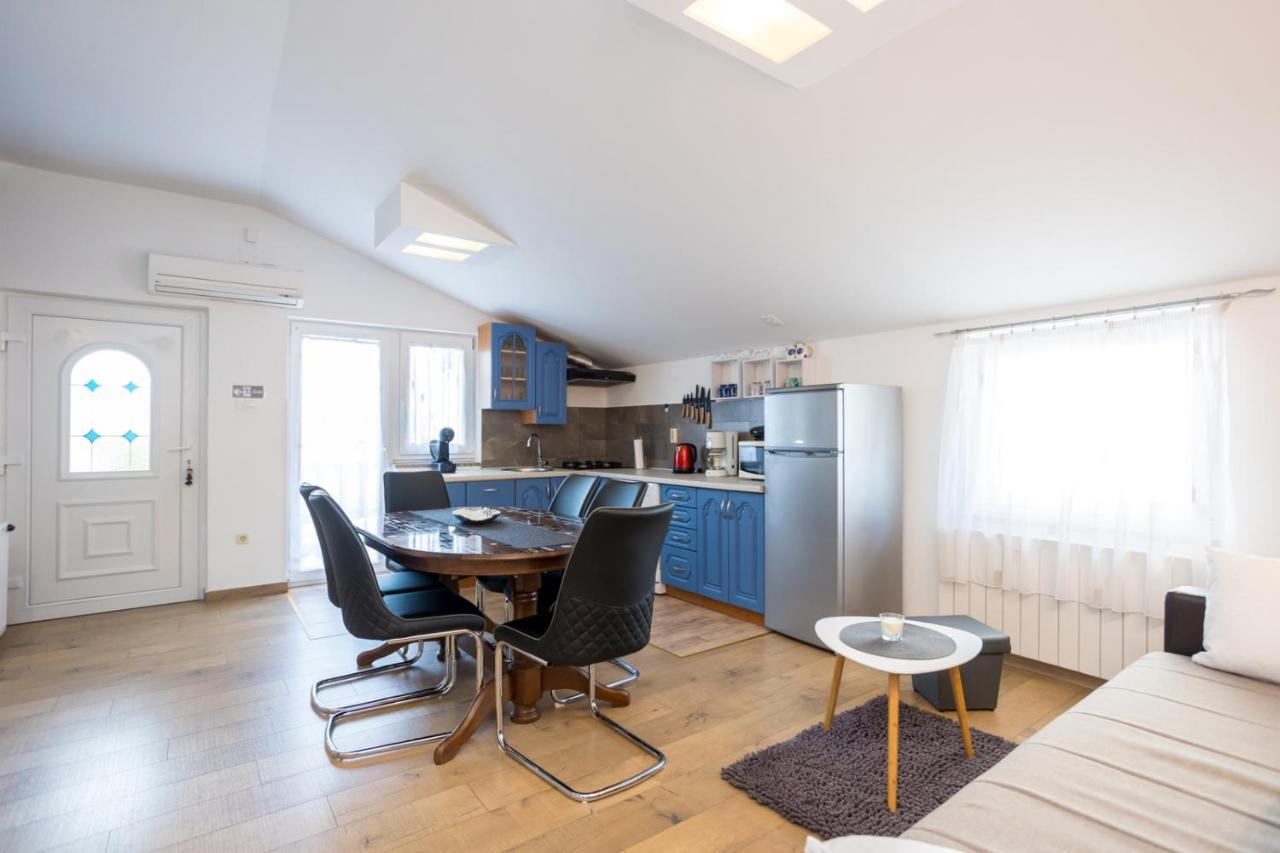 Apartman Luni Sa Bazenom - Malinska, Sveti Anton Sveti Anton  Kültér fotó