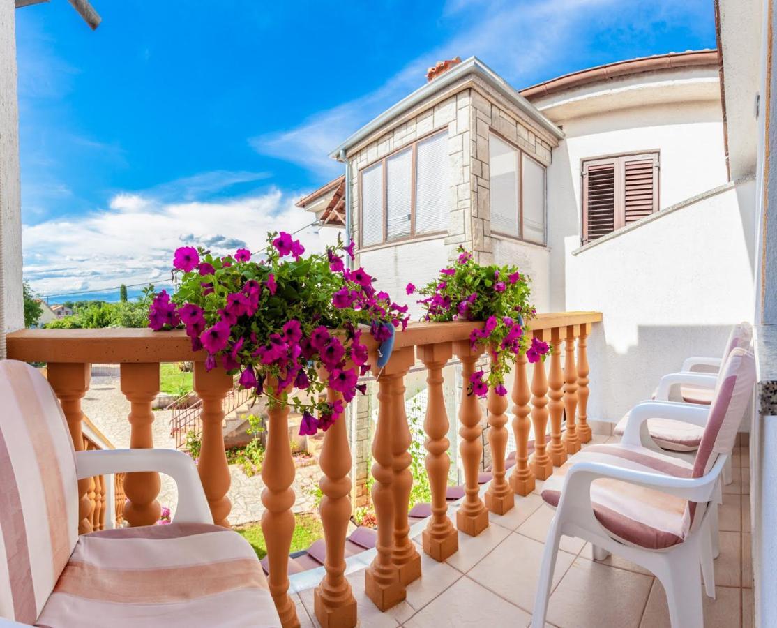 Apartman Luni Sa Bazenom - Malinska, Sveti Anton Sveti Anton  Kültér fotó